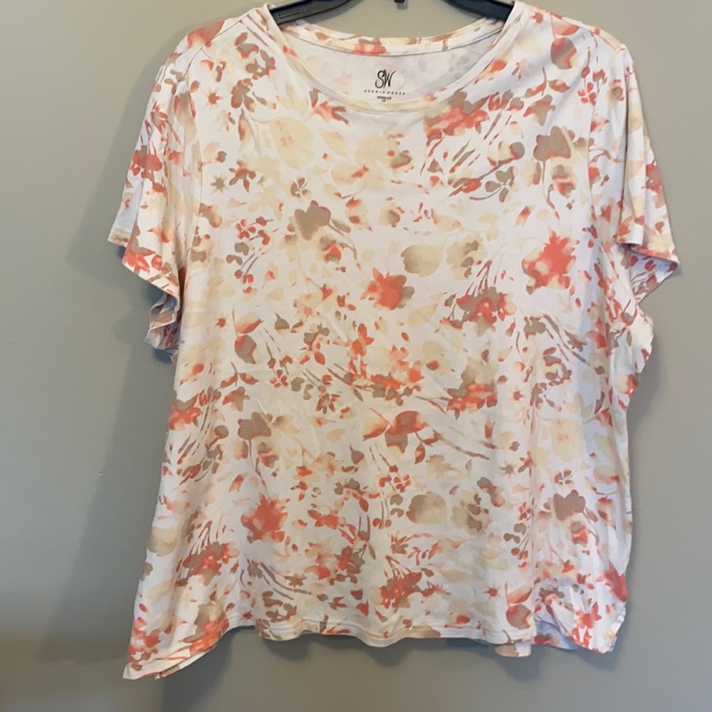 Used ladies 2XL shirt sleeve peach/tan top.